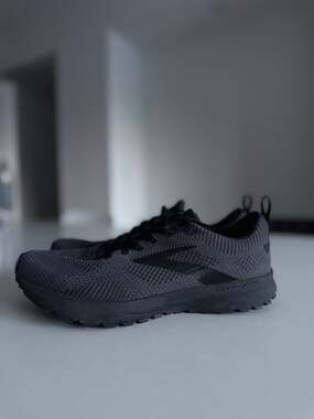 Brooks Mens Revel 5 Running Shoes Black Ebony Medium D 1103741D038